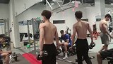 这种感觉就像猪八戒进了盘丝洞一样，简直就是天堂啊！