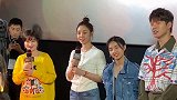 白百何带儿子会亲友与神秘男士同返小区