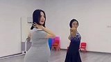 女老师临产前仍坚持给学生们上舞蹈课