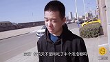两小伙买东西玩套路，没想却被美女反套路，最后结局太搞笑了