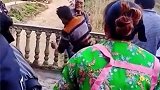 同一个村里，两个农村小伙打起来，就是因为村里新来的大学生