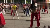 最新广场舞视频大全-20190226-晚上美女带领大家跳广场舞，太美了！