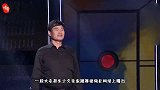 大衣哥亲家母热舞，皮肤白嫩上身圆润似水桶，跳舞背景显富裕家境