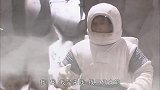 小伙穿着太空服来到天庭，遇见了嫦娥