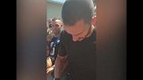 博努奇体检完毕与尤文球迷亲密互动 合照签名样样满足