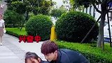 女子沉醉于帅哥却掉入陷阱，这辈子也算上过树了