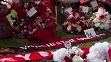 曼联女球迷宣宣：虽然我们是死敌，但我买了一束鲜花来悼念若塔