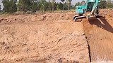 看挖掘机如何修整土坡的，堪称完美，技术真牛！