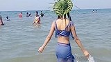 不知道怎么形容小姐姐大冷天也太拼了吧