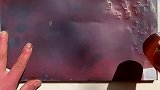 手艺人敲出中式婚书，一敲一锤，是对爱情长久与忠贞的美好祝愿