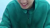 有人接的小朋友不怕冷，因为他的怀里37度。冬天 小郑今天也很乖