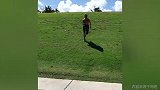 全新的锻炼方式？冲坡了解一下 小姐姐的身材才是重点