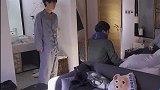 王俊凯飞扑到董子健床上，注意董子健的反应，一旁的刘昊然都笑抽