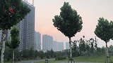 女司机第一次住车里，找了一个环境优美用水方便的露营地，太爽了