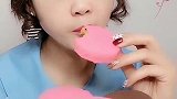 爱吃冰的姑娘，脆皮冰块吃的太香了，这一幕是我向往的生活