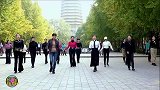玲珑广场舞《来跳舞》，这支舞越跳越灵活，前后交换位置