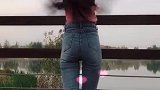 湖边遇到的小姐姐，这一字马动作真绝了，好羡慕她的男朋友