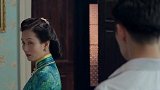得知心爱的姑娘被人求了婚，小伙一颗心碎的稀烂