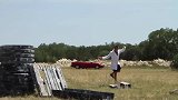 摧毁一辆跑车，需要什么武器？
