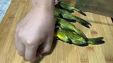 饭前一碗汤胜过良药方，分享酸汤黄骨鱼的做法，汤鲜味美营养丰富