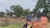 农村老头爆笑猜美食，最美味的辣条，老头们居然说是电线