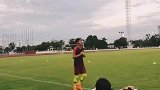 国足泰国第3训练日张呈栋感冒未愈 韦世豪有伤单独训练