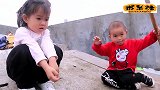 宝宝懒惰，姐姐很忙，还要帮弟弟做事