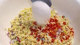 鲈鱼别总是清蒸或红烧了,像我这样做,鱼肉鲜香滑嫩,太过瘾了