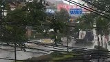 海龙王经过了通山，突然一阵狂风暴雨把人都卷跑了！好吓人啊！