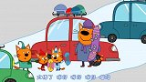 咪好一家猫爸爸带三只小猫咪去公园雪坡上滑雪橇，不听大人的话