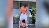 这是什么健身方法?就是缺个女朋友跟我一起练一下