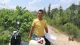 小展潜下深潭底清理垃圾一个人根本忙不过来，明天喊上小明！