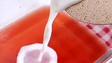 自制“西瓜牛奶果冻”，健康又好吃，不需要额外放糖哦～