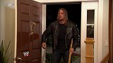 WWE历史场外大战之：HHH持锤入室行凶 警方到场解救兰迪