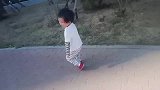实拍妈妈带小宝宝出去玩的一天，画面好温馨，当妈妈太辛苦了！