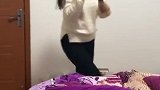 新晋戏精女神，这个网红姑娘跳舞的样子是真的接地气！