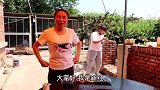 女儿做哪里特色小吃？一家人站在小院里品尝，父母竟然第一吃到！
