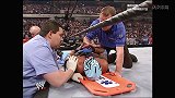 WWE-18年-经典时刻：神秘人雷尔受伤上担架 大秀哥返场伺机蹂躏-精华
