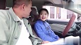 驾校教练不正经，美女说出学车经历，把教练吓得直冒汗