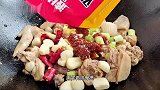 鸡肉不要总是炖汤了，像我这样做个香辣鸡公煲，简单好吃又下饭