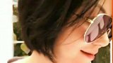 王菲携女儿与友人聚会，揽男子肩膀显亲密，网友：谢霆锋不吃醋？