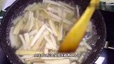 少有的筷子藕条，酸辣，流口水，好吃无可挑剔，不可错过的菜！