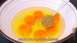 韭菜炒鸡蛋，切记不要直接下锅炒，教你一招，韭菜鲜香翠绿又好吃