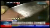 健康-20130702-无骨鸡排竟是合成肉 多吃伤肝又伤肾
