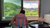 广东人做粽香鸡就是好吃，香气四溢超嫩滑，难怪那么多老广喜欢吃
