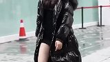 天冷也挡不住小姐姐秀大长腿！
