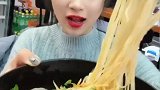 东北的大冷面，看小姐姐吃的这么带劲，我都想品尝一下