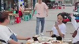 一群人吃完饭，却叫兄弟过来买单