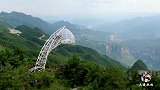 贵州一悬崖上的全景透明酒店，网友：上厕所怎么办？