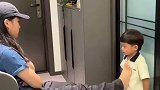 宝宝以为自己的“靠山”来了，结果完全靠不住